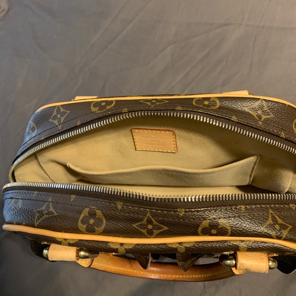 Authentic Louis Vuitton Manhattan - Picture 6 of 8